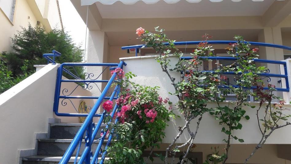Ideal Family House เนอาเปรามอส ภายนอก รูปภาพ
