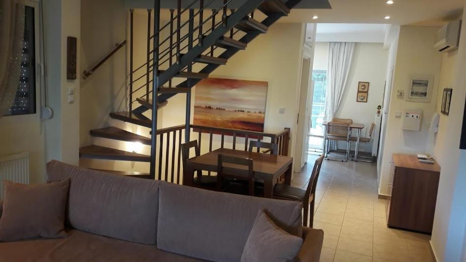 Ideal Family House เนอาเปรามอส ภายนอก รูปภาพ