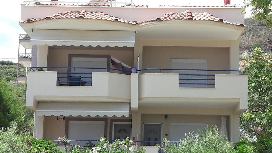 Ideal Family House เนอาเปรามอส ภายนอก รูปภาพ
